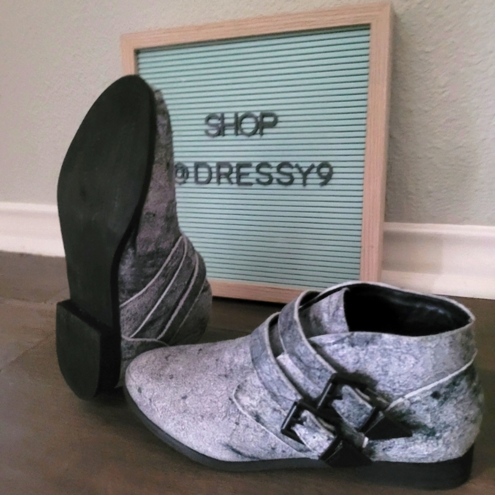 WM SIZE 9 Distressed Blue Booties
